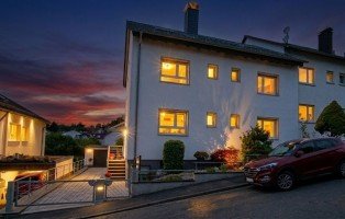 Hauptbild DER SOMMER KANN KOMMEN! GEPFLEGTES ZWEIFAMILIENHAUS MIT VIEL PLATZ