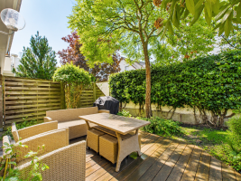 Hauptbild WOHNEN WIE IM HAUS - GROSSZÜGIGE MAISONETTEWOHNUNG MIT TERRASSE UND GARTENANTEIL