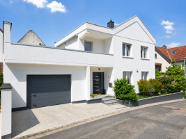 Hauptbild EINFAMILIENHAUS MIT DACHTERRASSE, EINBAUKÜCHE UND GARAGE